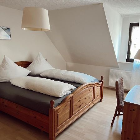 Ferienwohnung Moselflair Mit Direktem Blick Auf Die Mosel Und Weinberge Oberfell Exterior foto