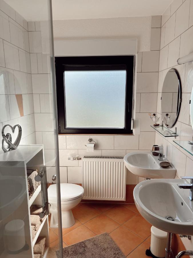 Ferienwohnung Moselflair Mit Direktem Blick Auf Die Mosel Und Weinberge Oberfell Exterior foto