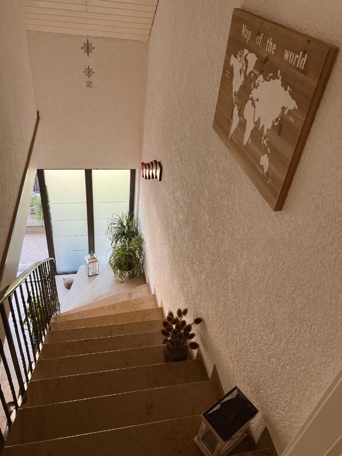 Ferienwohnung Moselflair Mit Direktem Blick Auf Die Mosel Und Weinberge Oberfell Exterior foto