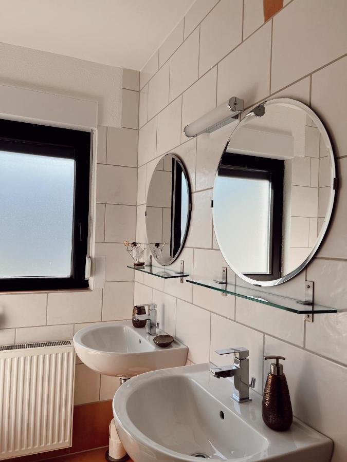 Ferienwohnung Moselflair Mit Direktem Blick Auf Die Mosel Und Weinberge Oberfell Exterior foto